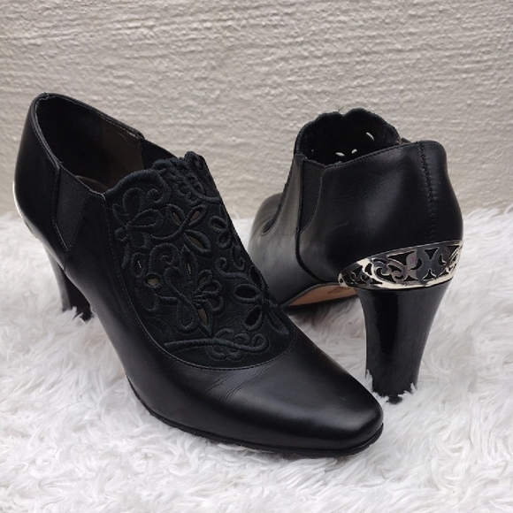 Brighton Rand Black Leather Floral Embroidered Square Toe High Heel Bootie Shoe - Picture 1 of 16